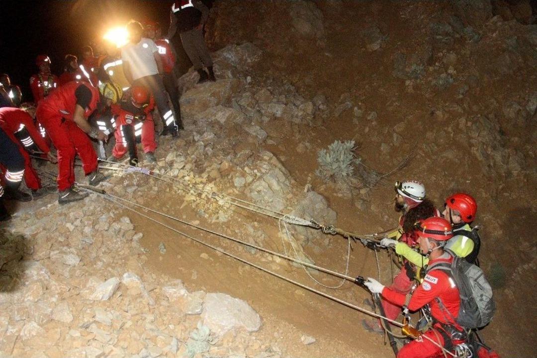 Ekipler Rus Yama&ccedil; Paraş&uuml;t&uuml; Pilotu İ&ccedil;in Seferber Oldu