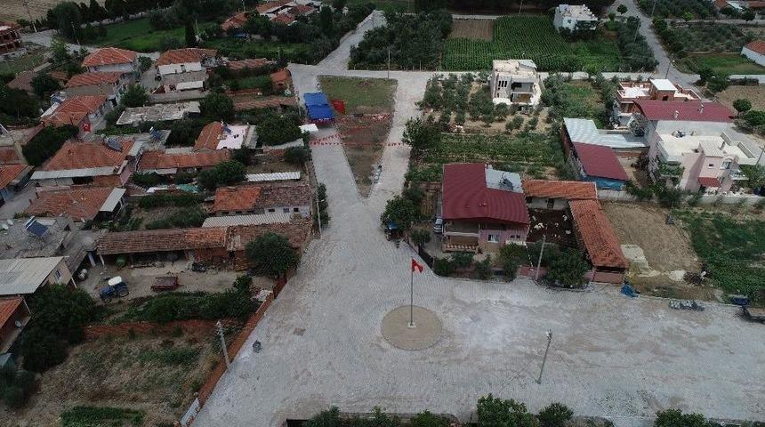 Salihli&rsquo;de 4 Mahalleye 47 Bin Metrekare Parke Taş D&ouml;şendi