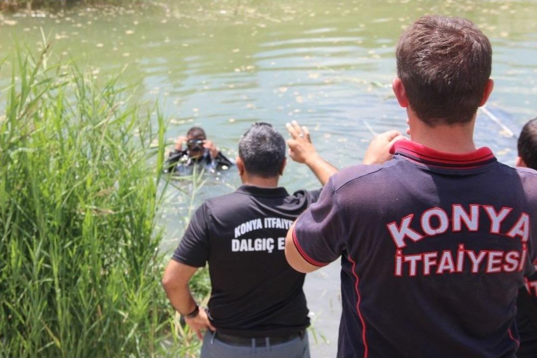 Kamyonet Su Dolu Kanala U&ccedil;tu: 9 Yaralı