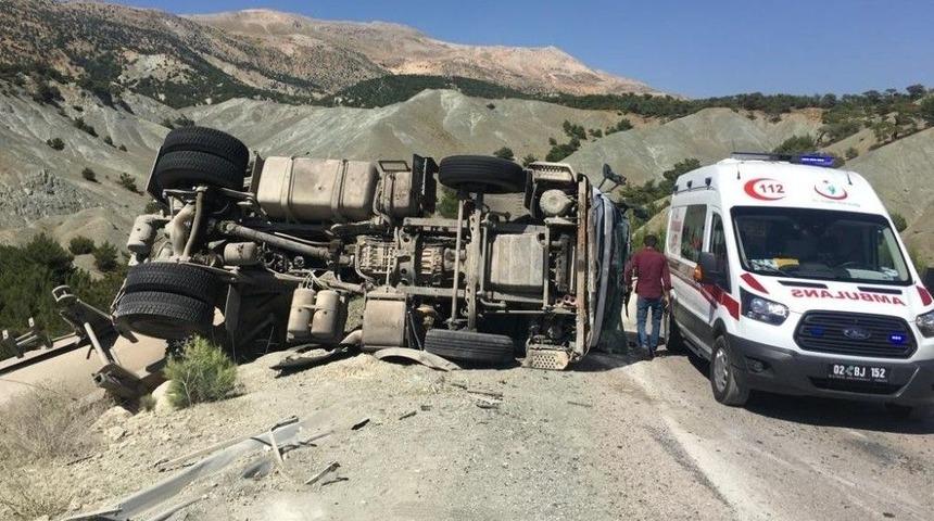 Hafriyat Kamyonu Yan Yattı