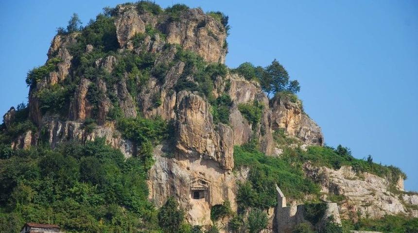 Tarihi Ünye Kalesi’nde Kazı Başladı