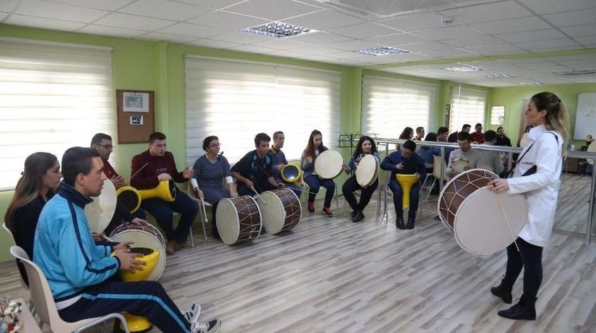 M&uuml;zik Ve Ritim Eğitimi Engel Tanımıyor