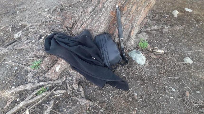 S&ouml;ke&rsquo;de Boş Bir Arazide &Ccedil;anta Ve Pompalı T&uuml;fek Bulundu.