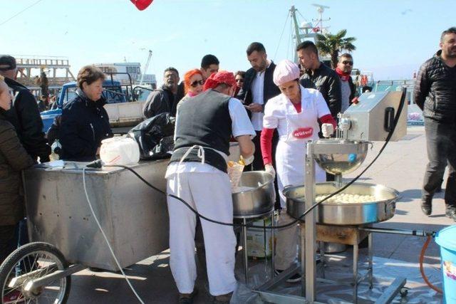 Ayvalık’ta Chp’li Gençlerden Afrin Şehitleri İçin Lokma Hayrı