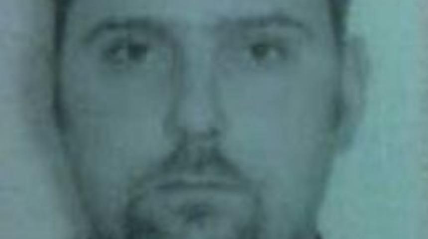 Havuza Balıklama Atlayan Turist &Ouml;ld&uuml;