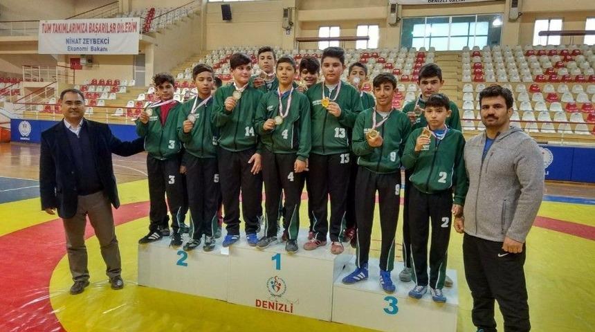 Sarayk&ouml;yl&uuml; Gen&ccedil;ler Spor M&uuml;sabakalarından &Ouml;d&uuml;llerle D&ouml;nd&uuml;