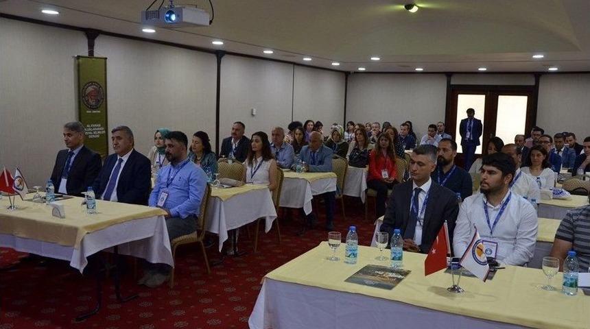 Rekt&ouml;r Taşaltın T&uuml;rkiye &lsquo;bilimde Geride&rsquo; Algısı Oluşturuyorlar