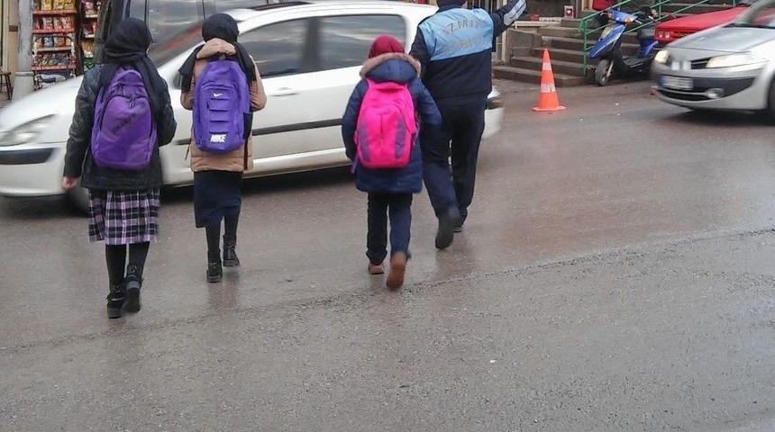 Zabıta Ekipleri Okul &Ouml;nlerinde G&ouml;rev Yapıyor