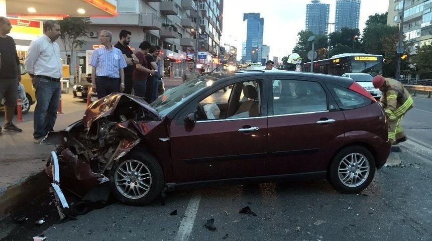 Beşiktaş&rsquo;ta Zincirleme Trafik Kazası: 4 Yaralı