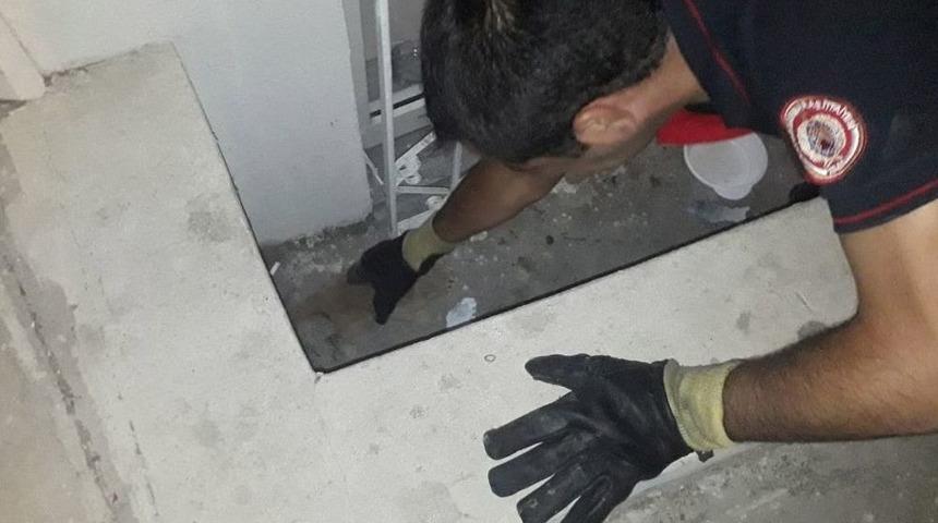 Apartman Havalandırmasında Mahsur Kalan Kedi Kurtarıldı