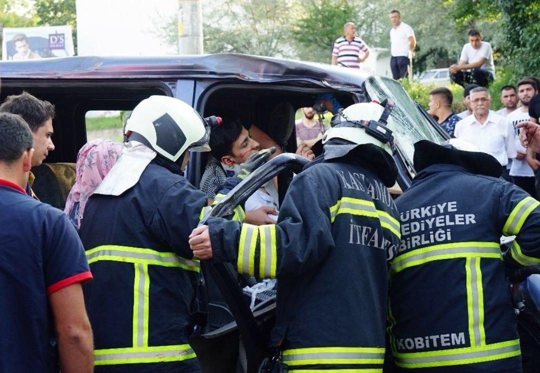 K&ouml;peğe &Ccedil;arpmamak İ&ccedil;in Direksiyon Kırdı: 1 Yaralı