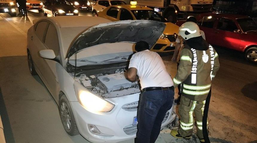 Beyoğlu&rsquo;nda Seyir Halindeki Ara&ccedil; Alev Aldı