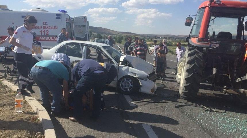 Kayseri&rsquo;de Trafik Kazası: 3 Yaralı