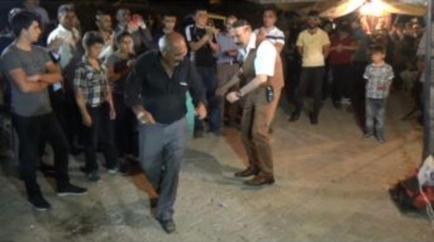 Polis, Magandalara Karşı G&ouml;revli Gittiği D&uuml;ğ&uuml;nde &Ccedil;ifte Telli Oynadı