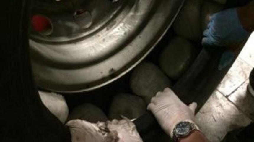 Stepne Lastiğe Gizlenen Uyuşturucu, Narkotik K&ouml;peği Tarafından Bulundu