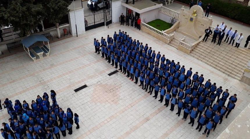 Ay Yıldız Şeklini Oluşturan Lise &Ouml;ğrencileri Komando Yemini Etti