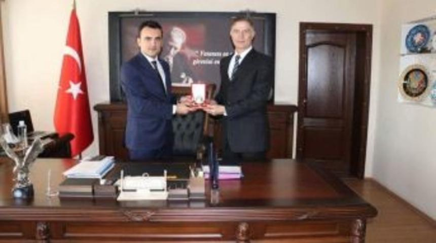 Tsk Mehmet&ccedil;ik Vakfı&rsquo;ndan Altıntaş Kaymakamlığı&rsquo;na Plaket