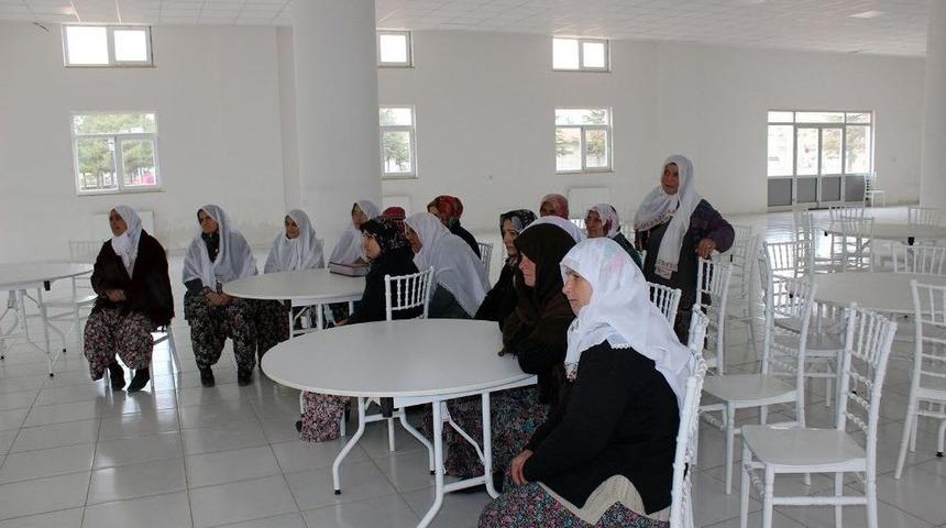 Isparta&rsquo;daki Kadın Yeştiştiricilere &lsquo;buzağı &Ouml;l&uuml;mlerinin Azaltılması Eğitimi&rsquo;