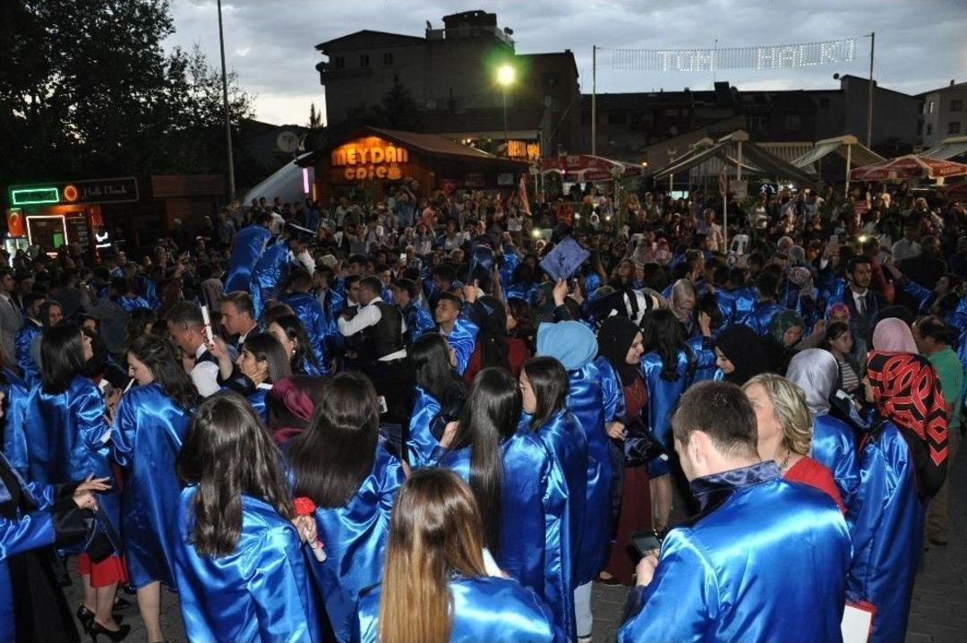 Simav Meslek Y&uuml;ksekokulu &Ouml;ğrencileri Kep Attı