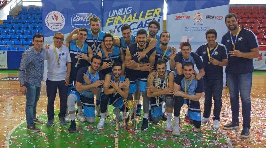 İzmir&rsquo;e Şampiyonluk Kupası Getirdiler