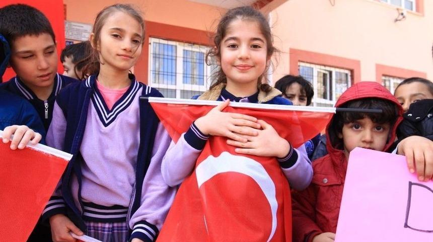 &Ouml;ğrencilerden Mehmet&ccedil;iğe Destek