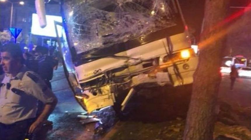 Antalya&rsquo;da 3 Aracın &Ccedil;arpıştığı Kazada Ortalık Savaş Alanına D&ouml;nd&uuml;: 7 Yaralı