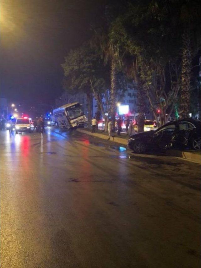 Antalya’da 3 Aracın Çarpıştığı Kazada Ortalık Savaş Alanına Döndü: 7 Yaralı