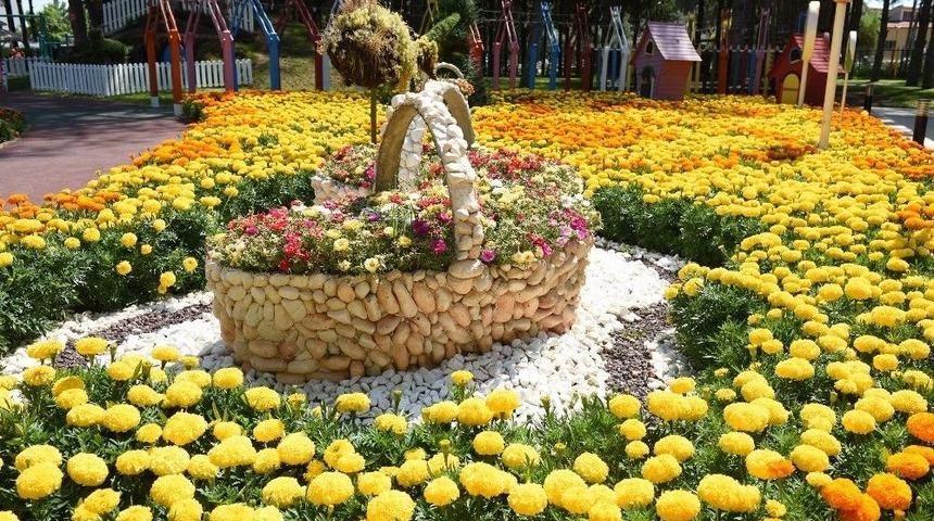 Kepez &Ccedil;i&ccedil;eklerle S&uuml;slendi