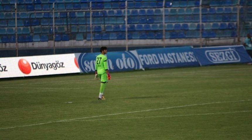 88&rsquo;de Kaleci Ge&ccedil;ti, 2 Gol Yedi