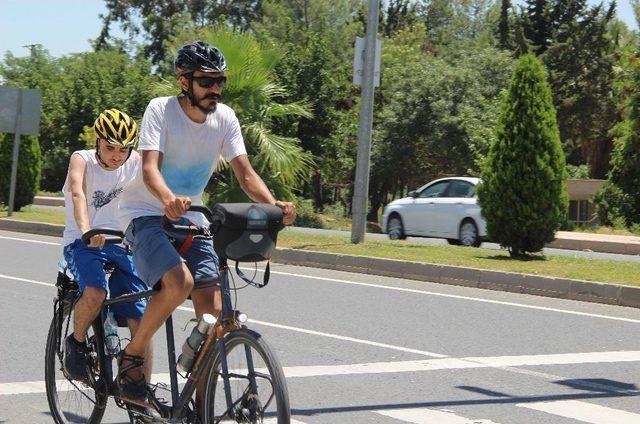 (özel Haber) Bisiklet Gezginleri Engelli Bireyler İçin Pedal Çeviriyor