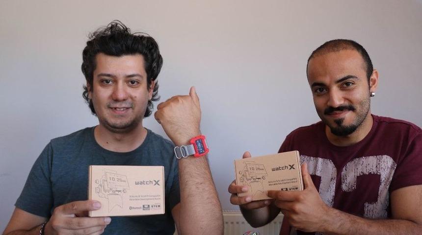 Geliştirdikleri Akıllı Saate 45 Ülkeden Talep Yağıyor