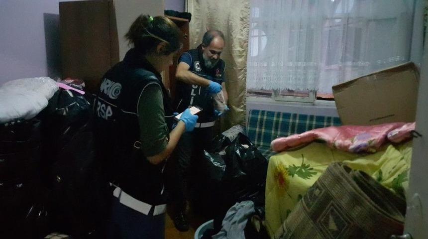 Halıların İ&ccedil;ine Gizlenen Uyuşturucuyu Hassas Burun Rona Buldu