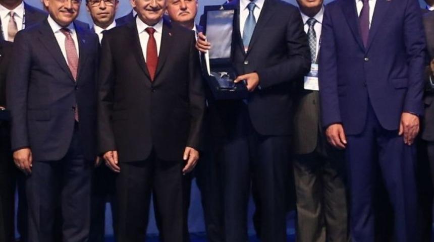 Başbakan Binali Yıldırım&rsquo;dan İhracat Şampiyonu Altunkaya&rsquo;ya &Ouml;d&uuml;l