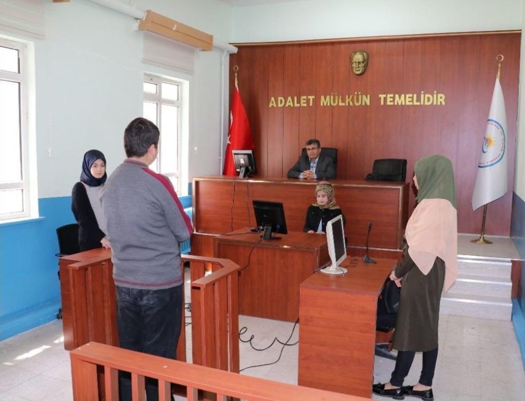 &rsquo;adalet Sınıfında&rsquo; Mesleklerine Hazırlanıyorlar