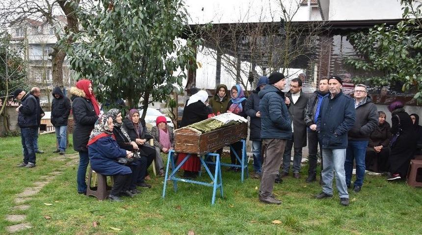 Toprağa G&ouml;m&uuml;lm&uuml;ş Cesedi Ecem Balcı Toprağa Verildi