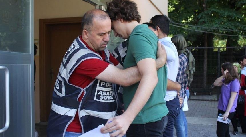 Yks Heyecanı S&uuml;r&uuml;yor