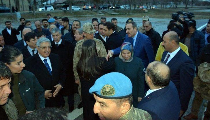 Bakan Sarıeroğlu’ndan 10. Komando Tugayına Taziye Ziyareti G3