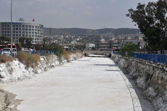 İzmir’in Derelerinden 10 Günde 20 Bin Ton Atık Çıkarıldı