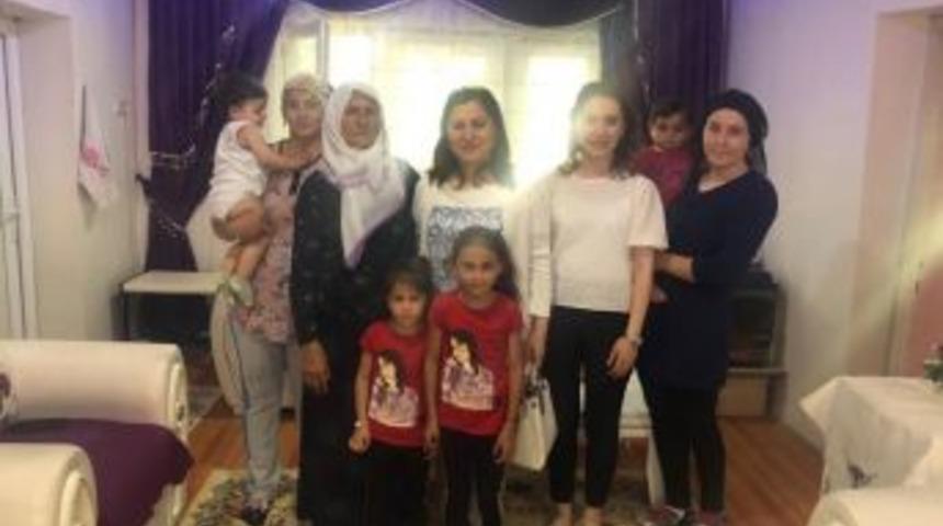 Vali &Uuml;nl&uuml;&rsquo;n&uuml;n Eşi, Şehit Ailesini Ziyaret Etti