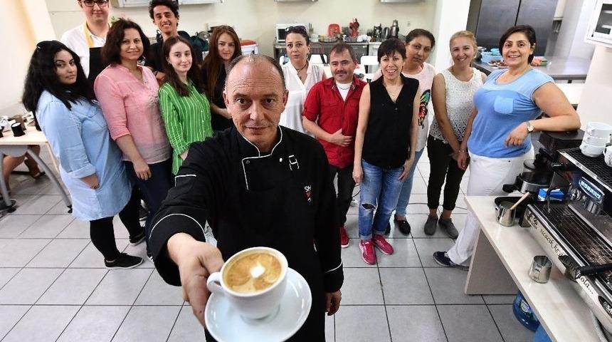 Gen&ccedil;lerin G&ouml;zde Mesleği: Baristalık