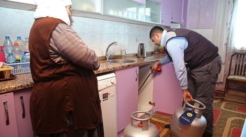 Buca&rsquo;da Ocaklar S&ouml;nm&uuml;yor, Tencereler Kaynıyor