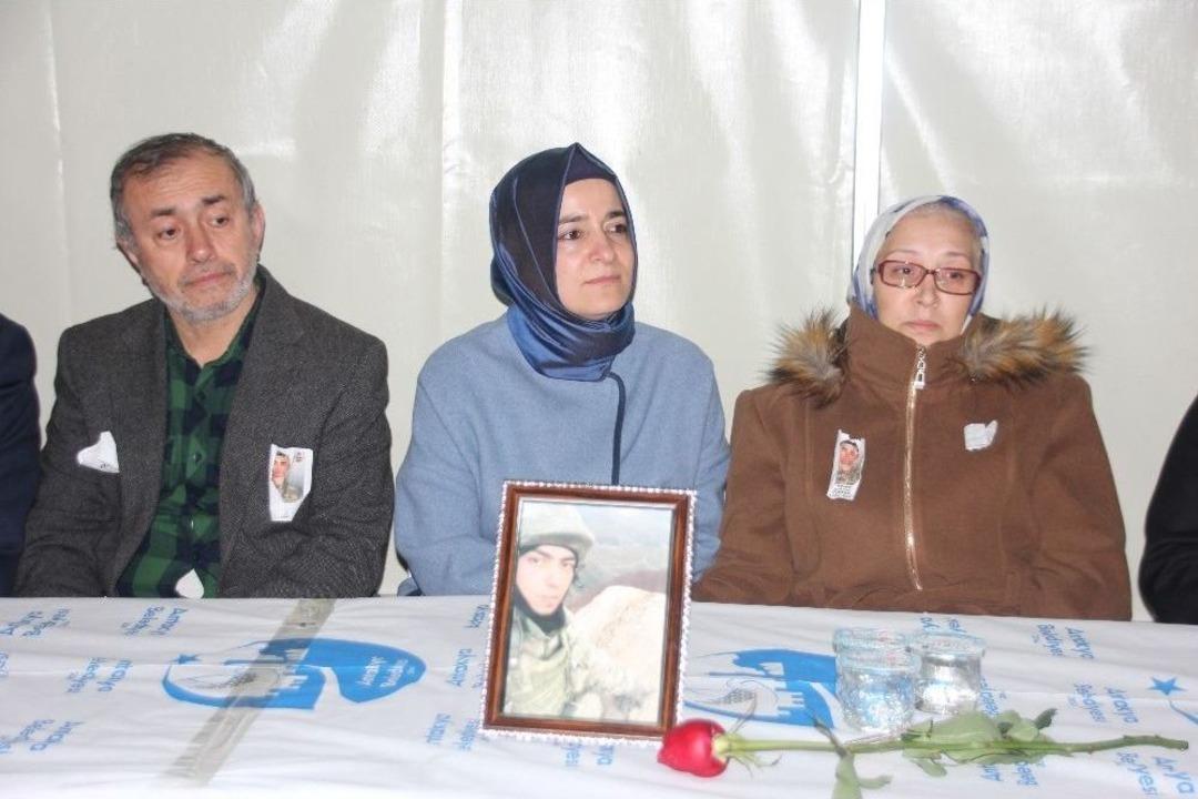 Bakan Kaya Şehit Ailesini Ziyaret Etti