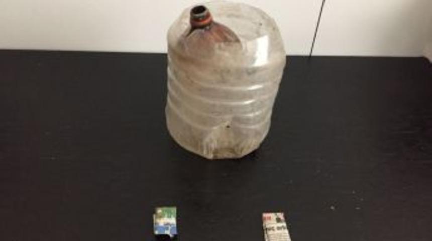 Mezarlıkta Uyuşturucu İ&ccedil;tiği İddiasıyla 2 Kişi Yakalandı