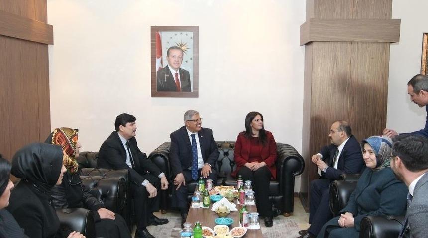 Bakan Sarıeroğlu Be&uuml; Ziyaret Etti