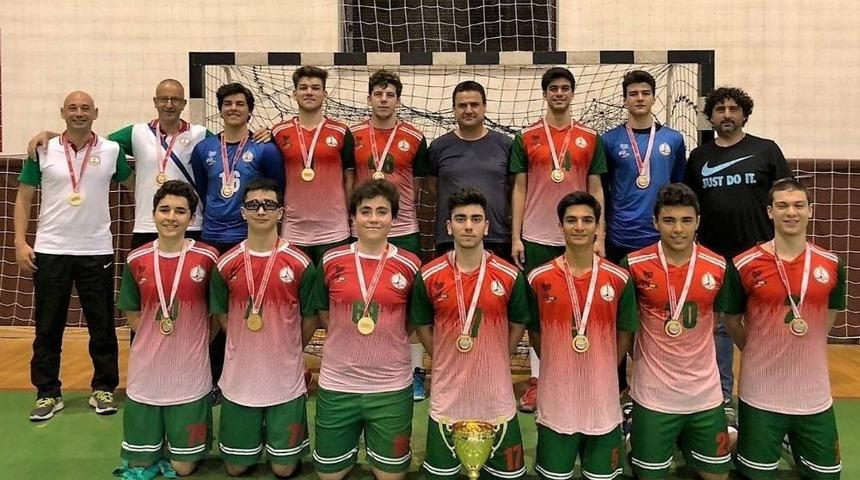 Karşıyakalı Hentbolcular Yenilgisiz Şampiyon