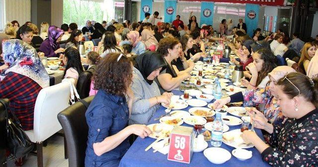 Aydın Sağlık-sen Ebe Ve Hemşire Üyelerinin Anneler Günü’nü Kutladı