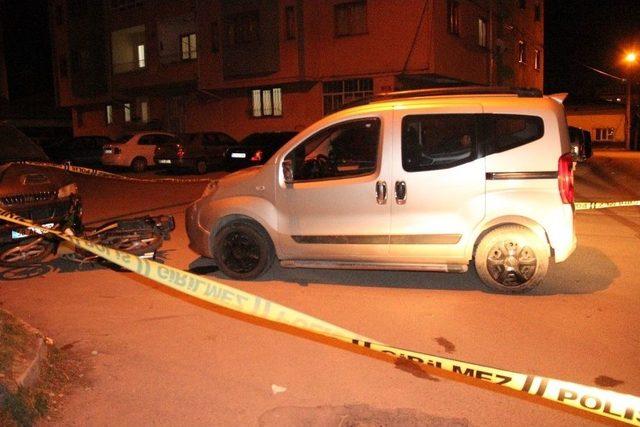 1 Motosiklete 4 Kişi Binen Afgan Aileye Otomobil Çarptı: 4 Yaralı