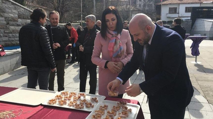 Kızılcahamam&rsquo;da Şehitler İ&ccedil;in Lokma Dağıtıldı