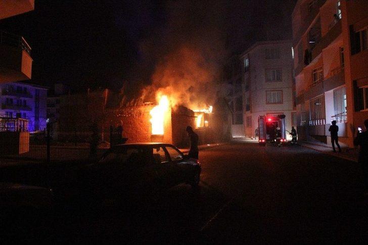 Kullanılmayan Ev İki Hafta İçerisinde İkinci Kez Yandı G2