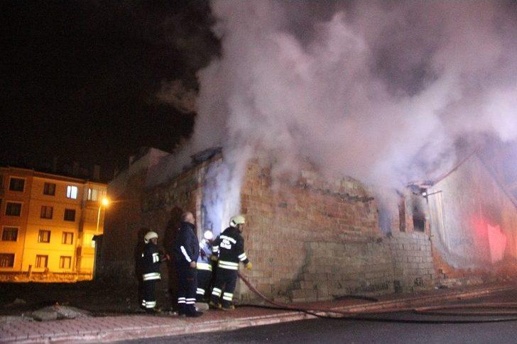 Kullanılmayan Ev İki Hafta İçerisinde İkinci Kez Yandı G5